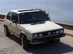 Louer une VOLKSWAGEN Golf GTI de 1983 (Photo 1)