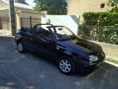 Louer une VOLKSWAGEN Golf de 2000 (Photo 1)