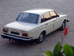 Louer une VOLVO 244 DL de de 1976 (Photo 3)