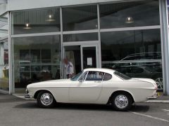 Louer une VOLVO P1800 S de de 1966 (Photo 1)