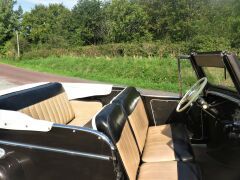 Louer une WYLLIS Overland Jeepster V2 de de 1948 (Photo 5)