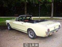 FORD Mustang (Photo 2)