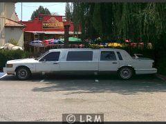 LINCOLN Town Car Limousine (Photo 1)