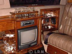 LINCOLN Town Car Limousine (Photo 4)