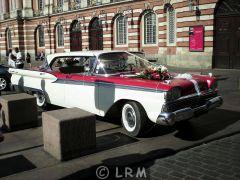 FORD Fairlane (Photo 2)