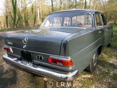 MERCEDES 200D  (Photo 3)