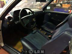 MERCEDES 230 E (Photo 5)