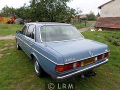 MERCEDES 200D (Photo 2)