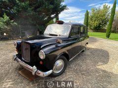 CARBODIES Taxi (Photo 1)
