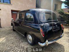 CARBODIES Taxi (Photo 4)