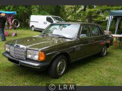 MERCEDES 200 E (Photo 1)