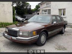 LINCOLN Town Car (Photo 1)