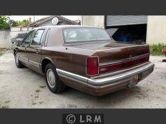 LINCOLN Town Car (Photo 2)