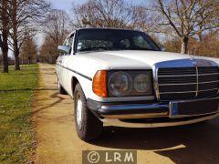 MERCEDES 230 (Photo 2)