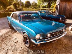 FORD Mustang (Photo 2)