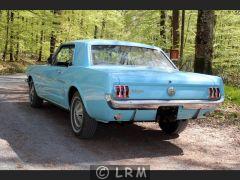 FORD Mustang (Photo 2)