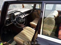 MERCEDES 200 D (Photo 5)