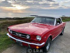 FORD Mustang (Photo 2)