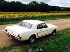 FORD Mustang (Photo 4)