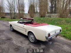 FORD Mustang (Photo 4)