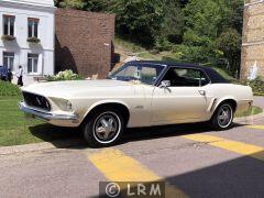 FORD Mustang (Photo 2)