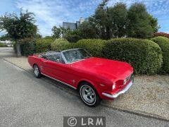 FORD Mustang (Photo 2)