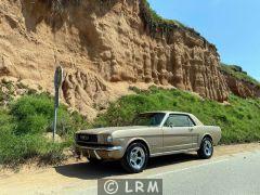 FORD Mustang (Photo 2)
