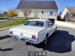 FORD Mustang (Photo 2)