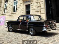 MERCEDES 220S (Photo 2)